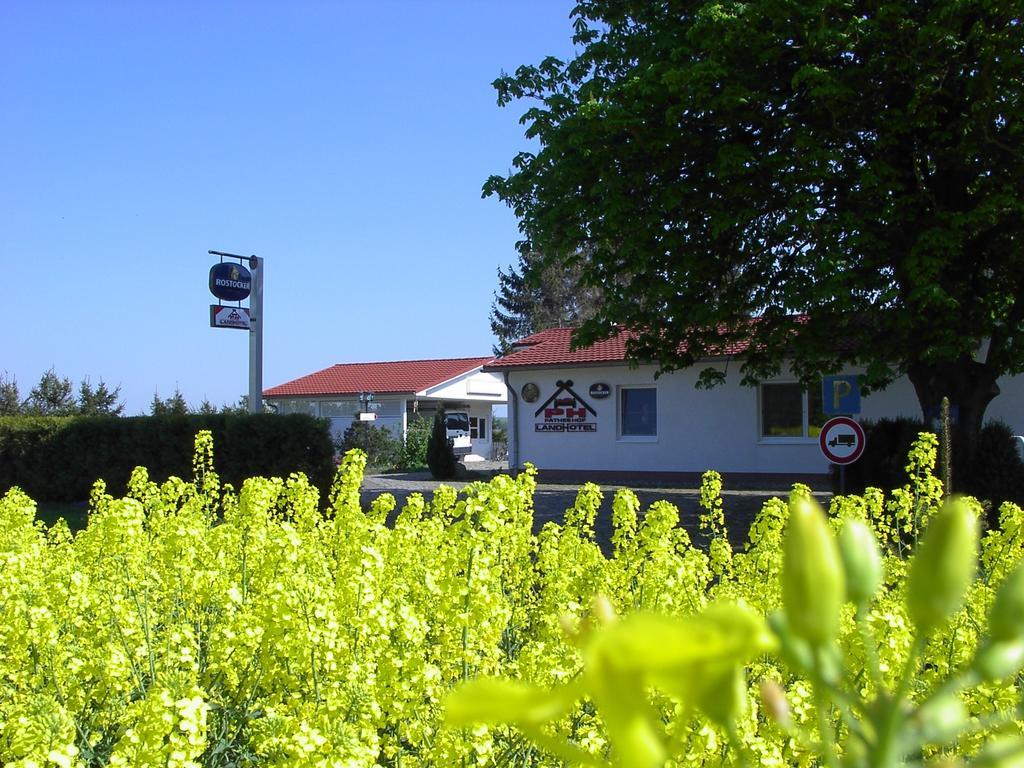 Landhotel Pathes Hof Volkenshagen Exterior photo